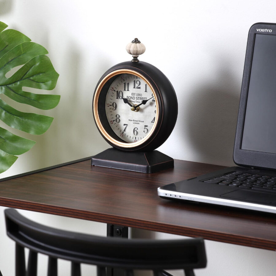 Reloj de mesa en metal